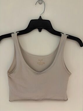 Women’s Medium Pair of Pro-Fit Seamless Cropped Tanks